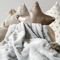 Manta Decorativa Infantil Estrellas que Brillan en la Oscuridad - 160x220 cm | Alo Home - details 4