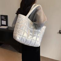 Bolso De Hombro Para Mujer De Invierno De Alta Calidad Tamaño Grande Con Plumas Abrazadera De Moda Bolsa De Brazo Desechable Satchel De Poliéster Con Cierre De Cremallera - details 9