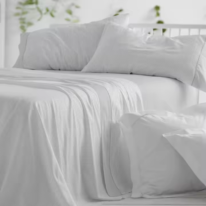 Juego sábanas Diseño 297. BURRITO BLANCO. Incluye sábana encimera, bajera y 1/2 fundas de almohadas. Estampado de rayitas.Disponible envarios colores. 50% Algodón - 50% Poliéster. Tamaños 80, 90, 105, 120, 135, 150, 160 y 180 cm - 1