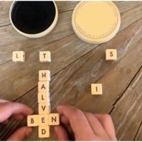 Juego De Solitario De Crisscross Con 12dices Alfabeto Scrabble Juego De Entrenamiento Mental Interactivo Figura De Madera - details 1