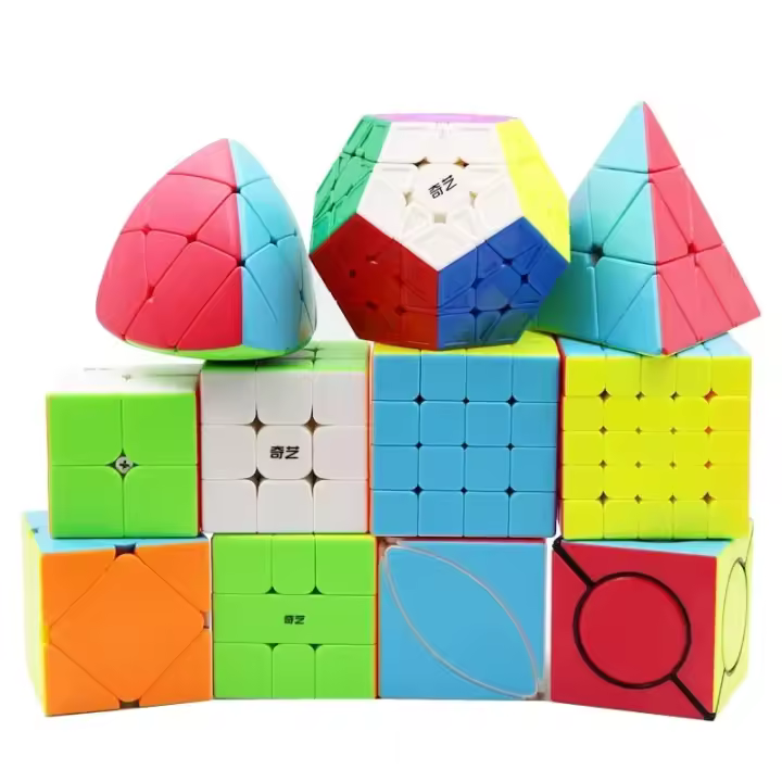 QiYi Aliens Magic Cube 2x2 3x3 4x4 Mapa De Hoja De Arce Pyramidal Dumplings SQ1 Juguetes Educativos Para El Aprendizaje Temprano - 1