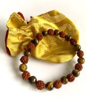 Pulsera Artesania Brazalete Regalo Hombre MujerTibet Bolsita tradicional Nepal Rudraksha y Ojo de Tigre - details 4