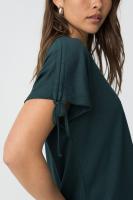 Camiseta npepita verde. Ajustable en las mangas, es muy fluida y suave. Color muy intenso para esta temporada - details 0