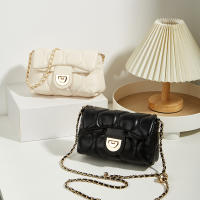 Nueva Moda Bolso De Hombro Para Mujer Color Sólido Con Diamantes Pequeño Cuadrado Cadena Armpit Bolso Cruzado De Un Hombro - details 1