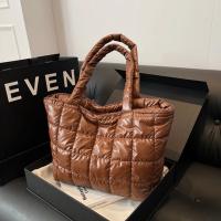 Bolso De Hombro Para Mujer De Invierno De Alta Calidad Tamaño Grande Con Plumas Abrazadera De Moda Bolsa De Brazo Desechable Satchel De Poliéster Con Cierre De Cremallera - details 3