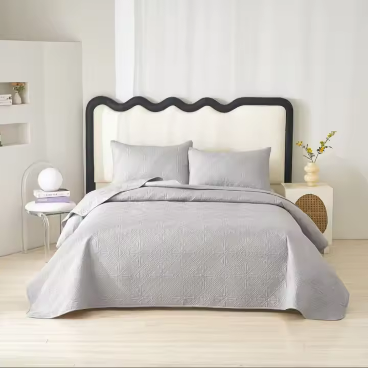 Colcha Liso Premium 6 Colores Neutros - Gris, Blanco, Beige, Verde, Azul y Rosa | Tallas Exactas 90, 105, 135 y 150 cm | Incluye 1-2 Fundas de Almohada Minimalistas | - 1
