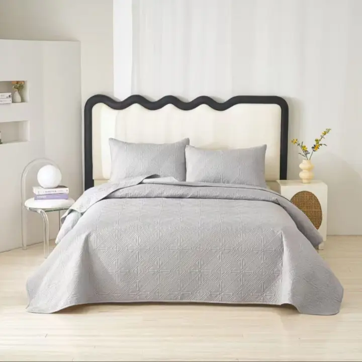 Colcha Liso Premium 6 Colores Neutros - Gris, Blanco, Beige, Verde, Azul y Rosa | Tallas Exactas 90, 105, 135 y 150 cm | Incluye 1-2 Fundas de Almohada Minimalistas | - 1
