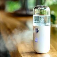 Pulverizador facial portátil, vaporizador facial mini, recargable por USB, para hidratar la piel del rostro, aerosoles y brumas blancas - details 0