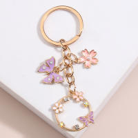 Llavero De Enamel Lindo Con Mariposa Y Flor De Sakura Llavero De Jardín Para Amigas Y Mujeres Regalo De Amistad Joyería Hecha a Mano - details 4