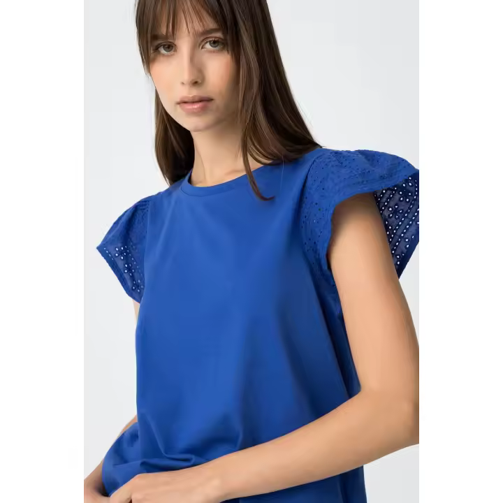 Camiseta "graciosa " azul añil de Tiffosi. Camiseta azul, con un color muy vivo y tejido de algodón. Fondo de armario imprescindible en tu armario - 1