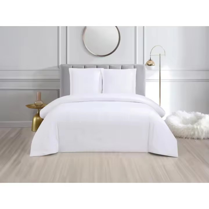 Vente-unique - Juego de cama bordado de satén 100% algodón de 120 hilos/cm² - Funda nórdica 240 x 260 cm + 2 fundas de almohada 65x65 cm - Blanco - RIVANA de PALACIO - 1