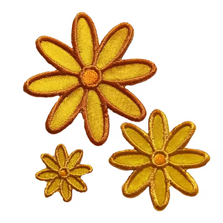 Parches Ropa Pack – (3 Parches Bordados) – Exclusivo – Flores – Flor Amarilla & Dorado – Plantas – Hippie – Flowers – Grande 5,0 x 5,0 cm. – Mediana 3,5 x 3,5 cm. – Pequeña 2,0 x 2,0 cm. – Moda The Happy Patch - 1