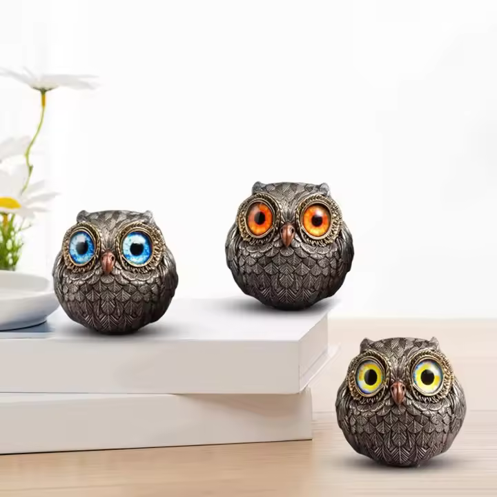Búho guardián de la suerte: el sabio observador del fieltro, figuras de animales de búho realistas, estatua de búho pequeña, detalles de bolsillo para entusiastas del póquer, estatua de búho en miniatura para decoración del hogar, conjuntos de decora - 1