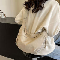 Bolso De Hombro Para Mujer 2025 Nueva Capacidad Alta Bolsa Cruzada De Nylon Versátil Bolso De Mano Casual Sin Decoración - details 4
