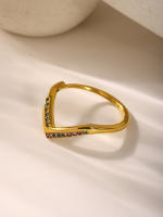 Hermoso Anillo de circón con incrustaciones en forma de V para mujer, Anillo de amor, joyería de acero de titanio, regalo de Navidad para el día de la madre anillo de acero inoxidable para mujer,resistente al agua, Simple, Micro Zirconia, línea Simple - details 10