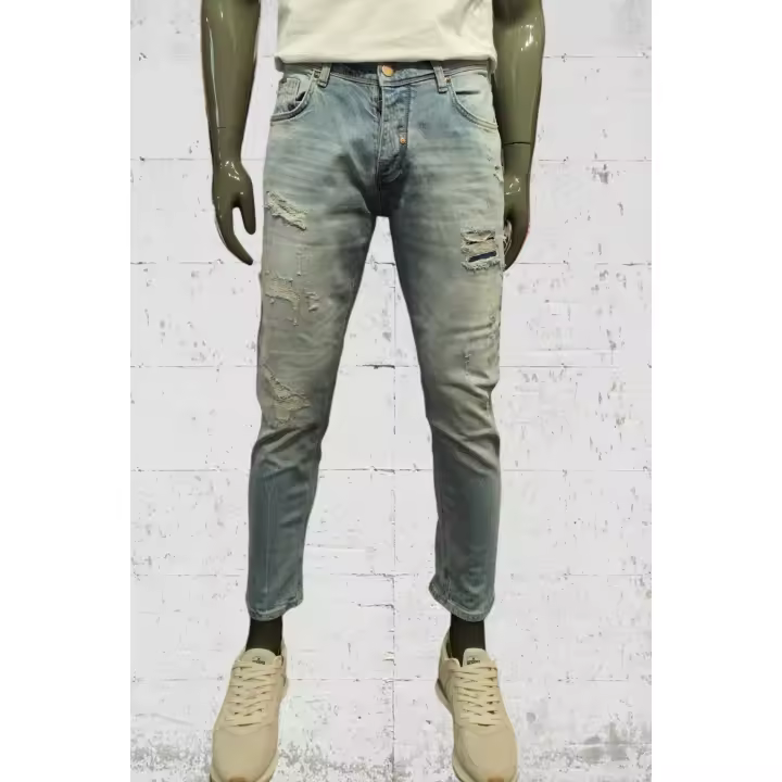 Morato pantalón vaquero hombre con corte slim y estilo contemporáneo. Ideal para un look urbano y sofisticado M8 - 1