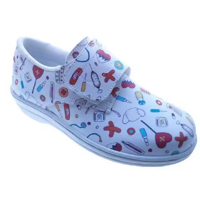 Mº9790 BLANCO ZUECO DE MUJER DIBUJOS MEDICOS MARCA PERCLA CON TALON CERRADO EN LA PALA  MUY FACIL DE PONER Y QUITAR EN PIEL  Y SUELA DE PVC IDELA PARA TRABAJO Y PARA TODO TIPO DE SITUACIONES - 1
