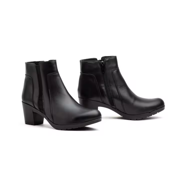Mº8889 Negro  Hecho en España Botín Mujer Piel Negro Elástico Cremallera Tacón Numeración: 35-41 Marca: JAM Descubre la elegancia y comodidad de nuestros botines negros de corte piel. Diseñados con un forro textil suave y una plantilla de pie - 1