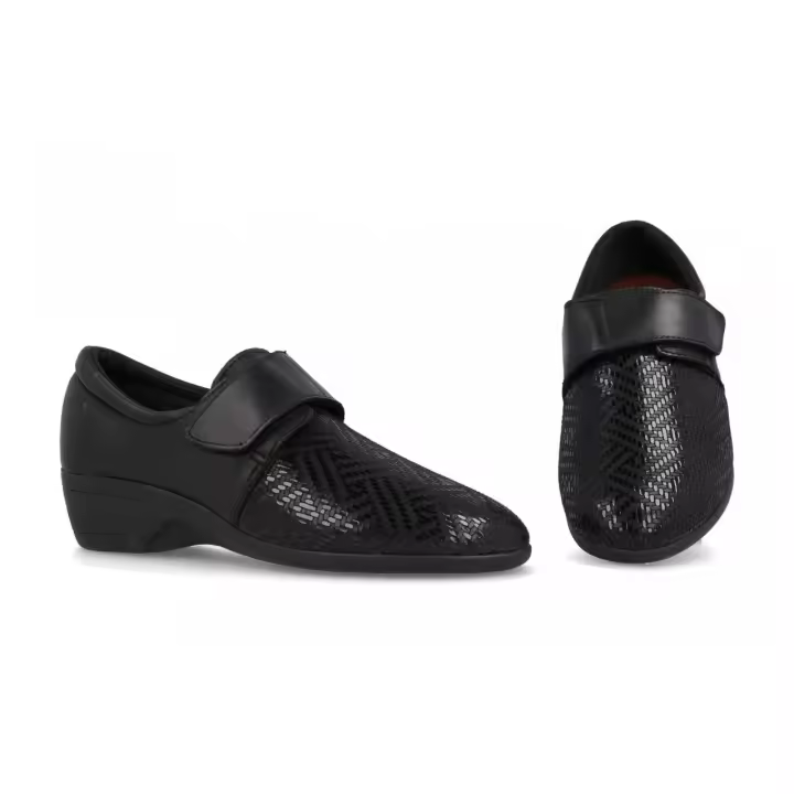 Mº3079 - BE RELAX ZAPATO SEÑORA CIERRE DE VELCRO MUY COMODO   COLORES : NEGRO   TALLAS : 35 AL 41  CORTE EXTERIOR : PIEL   FORRO INTERIOR : TEXTIL  PLANTILLA : TEXTIL / EXTRAIBLE    ALTURA TACÓN / CUÑA : 4 CM.  PISO : SINTÉTICO - 1