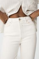 Pantalón mom slim 63 de Tiffosi. Vaquero blanco de Tiffosi con un estupendo ajuste, ideal para el verano, de tiro medio /alto - details 0