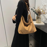 Bolso De Hombro Retro De Piel Suelta Moda Con Correa Ajustable Para Mujer Bolso De Viaje Y Trabajo Estilo Hobo Tamaño 11.61x4.92x11.42 Pulgadas - details 5