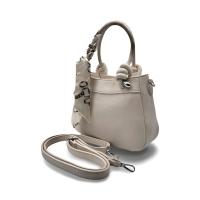 CAMAR. Bolso de mano para mujer de nueva temporada. Colección Primavera-Verano 2025. Bolso elegante con bandolera regulable - details 1