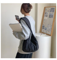 Bolso De Hombro Para Mujer De Verano Capacidad Grande Nylon Casual Dumpling Bolso De Color Sólido De Alta Calidad Cruzado - details 0