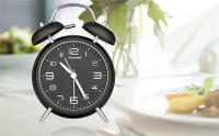 Reloj De Alarma De Bola Doblemente Con Silbato De 4 Pulgadas Marco De Metal Pantalla 3D Con Luz Trasera Operado Por Batería Para Escritorio En Casa Y Oficina - details 7