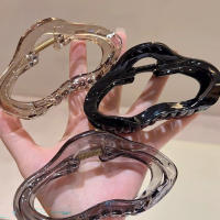 Grande Clip De Cabello Elegante Transparente Con Agujeros Para Mujer Accesorio De Fiesta De Moda Barretta Irregular De Geometría - details 0