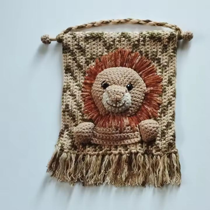 Tapiz artesanal leon. Confeccionado a mano. Ideal para habitación infantil. - 1