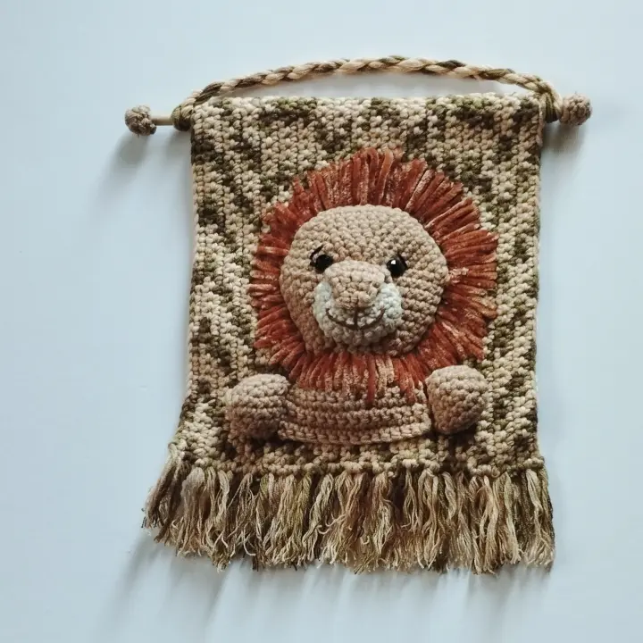 Tapiz artesanal leon. Confeccionado a mano. Ideal para habitación infantil. - 1