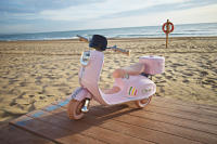 Twinly - Moto Eléctrica para niños SCOOTLY - Motocicleta bateria Infantil con MP3 (Bluetooth) y USB, 82x65x32cm Cargador y batería 6V hasta 40min – Acelerador de Pedal - Desde 3 años – Maletero y Mando a Distancia - details 0
