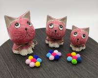 SusggO -  Set de 3 Gatos de Madera. Figuras Decorativas Hechos a Mano Artesania Figuras Gatos Decorativos Decoracion hogar Tallado a Mano Gato de la Suerte Adorno Mueble - details 0