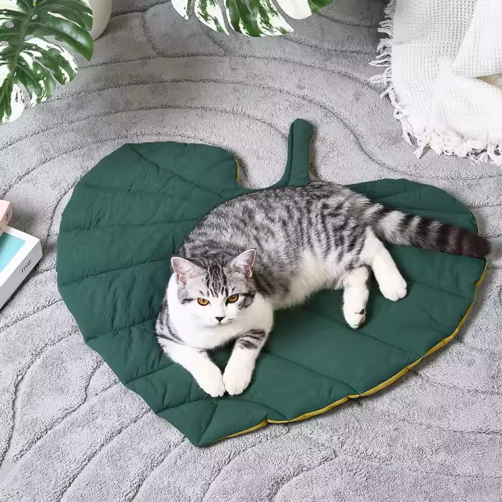 Cama De Gato En Forma De Hoja Almohadilla Cómoda Y Cálida Para Perro Y Gato Doble Cara Cubierta De Suelo Con Diseño Cartoon - 1