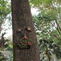 Estatua De Árbol Riómano Para Jardín Patio Exterior Escultura De Rostro Divertido Y Encantadora En Resina Estilo Antiguo - details 5