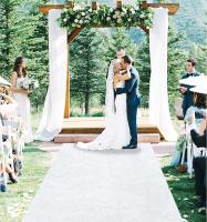 Carpetilla Blanca Antideslizante Para Corridos Interior Y Exterior Ideal Para Graduaciones Bodas Y Fiestas De Compromiso - details 3