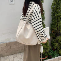 Bolso De Hombro Para Mujer Grande Capacidad 2024 Moda Retro De Trabajo Bolsa De Viaje Con Solapa Única Material PU Con Funda De Poliéster - details 12