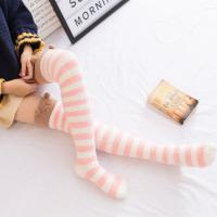 Medias Altas De Invierno Para Mujer Con Estampado De Animales De Dibujos Animados Terciopelo Coral De Felpa Grueso Medias Altas a La Rodilla Con Rayas - details 3
