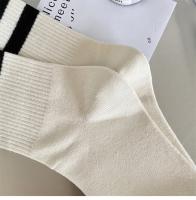 Calcetines De Mujer Estilo Preppy Japonés Moda Otoño Nuevos Calcetines Deportivos De Color Caramelo Con Rayas Casual Para Niñas - details 10