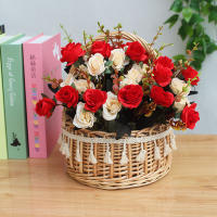 Bouquet De Rosas Artificiales Con Hojas De Eucalipto 12 Cabezas Rojo Para Decoración De Bodas Fiestas Y Hogar Imitación Realista De Flores Para Exterior Y Interior - details 5