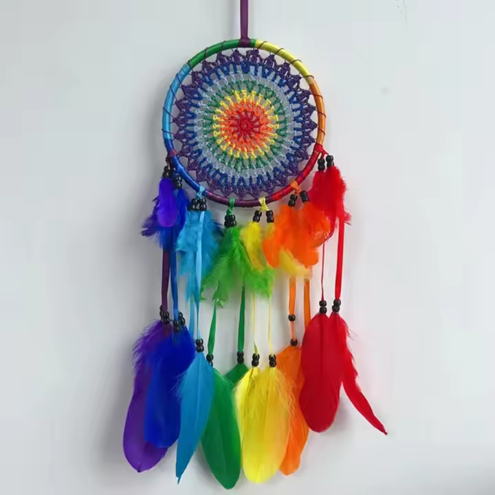 Atrapasueños para pared, adorno decorativo de plumas de arcoíris, hecho a mano, multiusos, para sala de estar y dormitorio. - 1