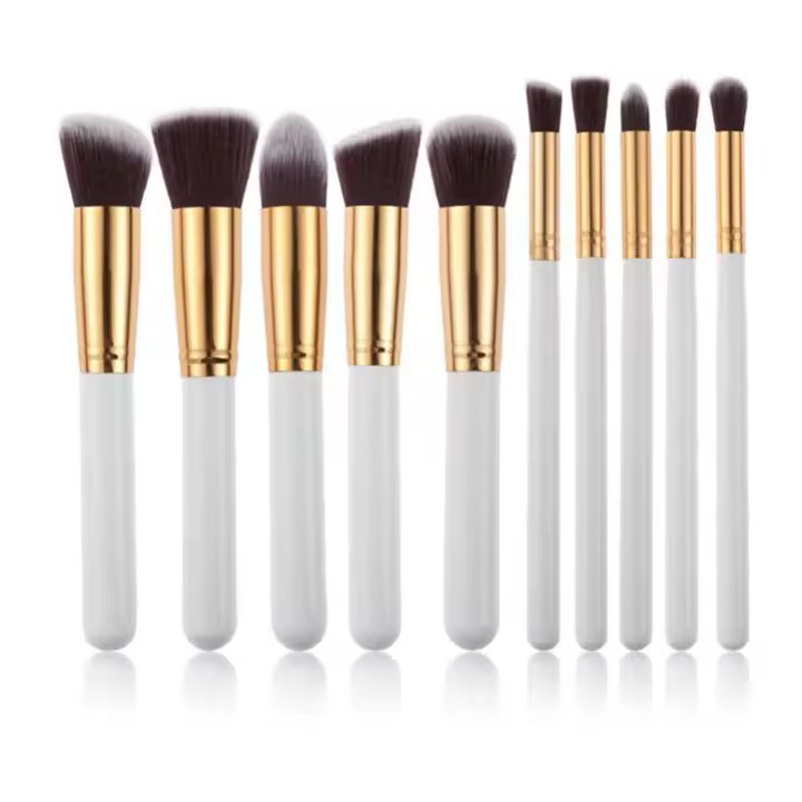 Set de 10 Brochas de Maquillaje en Plateado y Dorado - Herramientas para Polvos, Sombras de Ojos y Cosméticos - Mango en Oro Blanco - 1