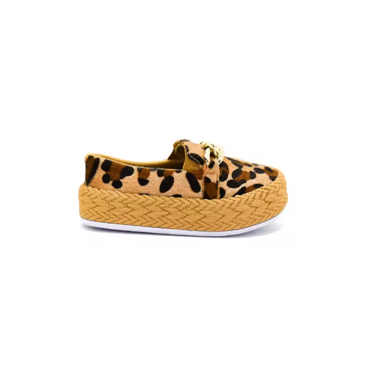 NadaBasico Calzados - Zapatilla SliP On Animal print infantil con cadena dorada - 1