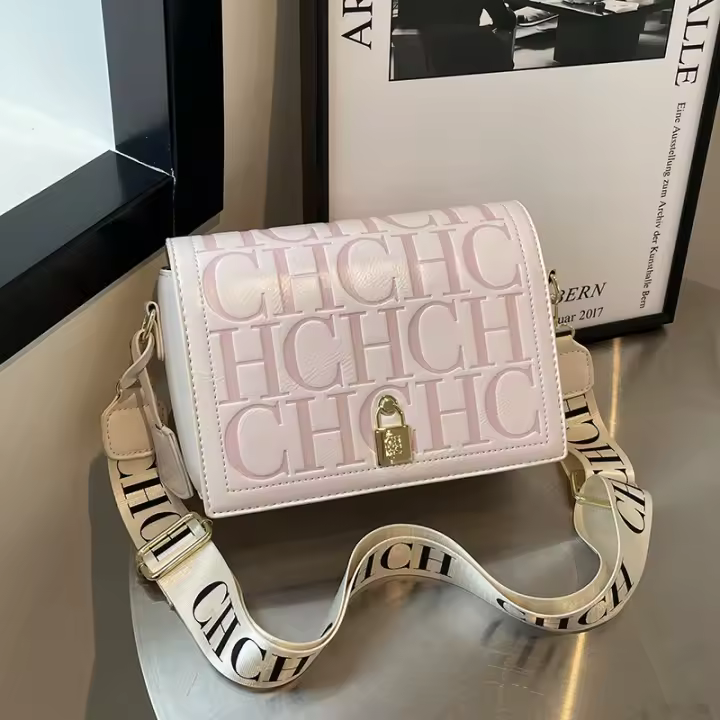 Nuevo CH Letra en relieve Bolso de hombre senior SENTIDO DE Nicho retro Pequeño Bolso Cuadrada crossbody Bolso de las mujeres - 1