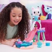 SPIN MASTER - LA CASA DE MUÑECAS DE GABBY - Piscina con Figura de Gabby y Siregata, Colas de Sirena que Cambian de Color y Accesorios de Piscina - 6067878 - Juguetes Niñas 3 Años + Regalo Niña 3 años + - details 2