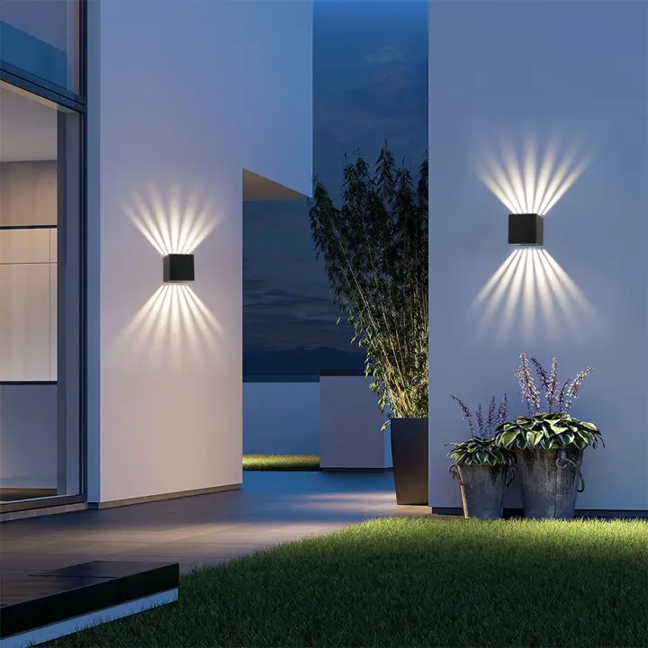 Luz De Pared Moderna Exterior Impermeable Para Balcones Iluminación LED Ajustable En Ángulo En Forma De Cuadrado Negro - 1
