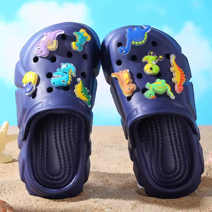 Clogs Casuales Para Niños Transpirables Con Decoración De Dinosaurio Luminoso Ligeros Para Baño Playa Y Piscina Material Superior EVA Tamaño 3-12 Adecuados Para Todas Las Estaciones - 1