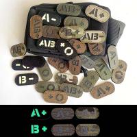 Parches Reflejantes De Tipo Sanguíneo a B AB O POS NEG 5*2.5CM Con Hook And Loop Para Uniformes Y Ropa Estilo Táctico Brillan En La Oscuridad - details 1