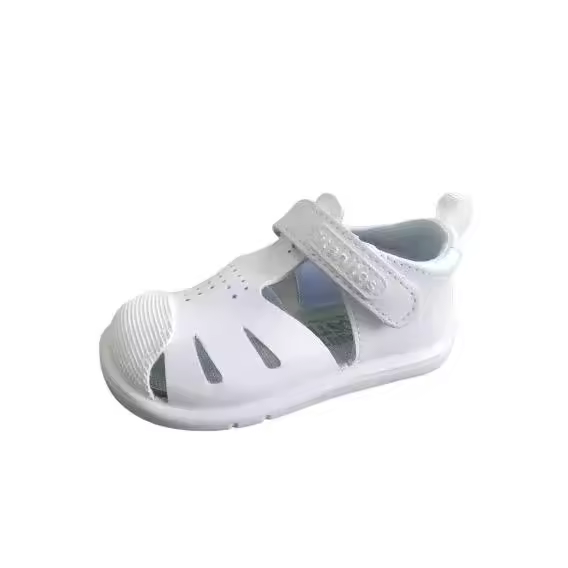 Sandalia respetuosa barefoot Titanitos Bioelastic Late Blanco primeros pasos.Piso súper flexible para que nuestros bebés tengan una pisada natural al caminar como lo harían si fueran descalzos, vital para el correcto desarrollo motor y cerebral. - 1