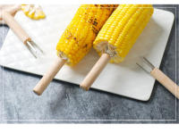 2/4/8Pcs Soportes De Maíz En Acero Inoxidable Con Mango De Madera Skewers Para Barbacoa Herramientas De Cocina Al Aire Libre Antideslizantes Para Frutas - details 5